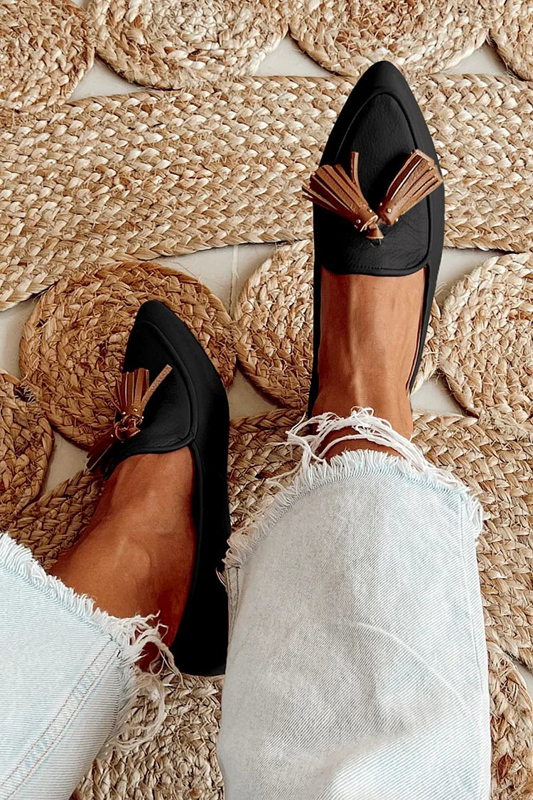 Mocassins de Bico com Borlas