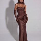 Vestido longo acetinado com decote drapeado