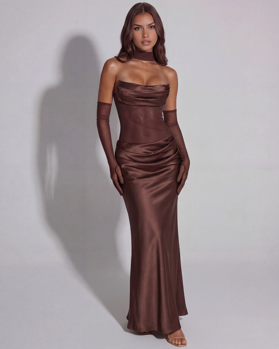Vestido longo acetinado com decote drapeado
