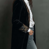 Camila | Blazer Justo com Detalhes Barrocos