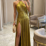 Vestido longo plissado com decote halter