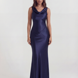 Vestido longo acetinado com decote drapeado