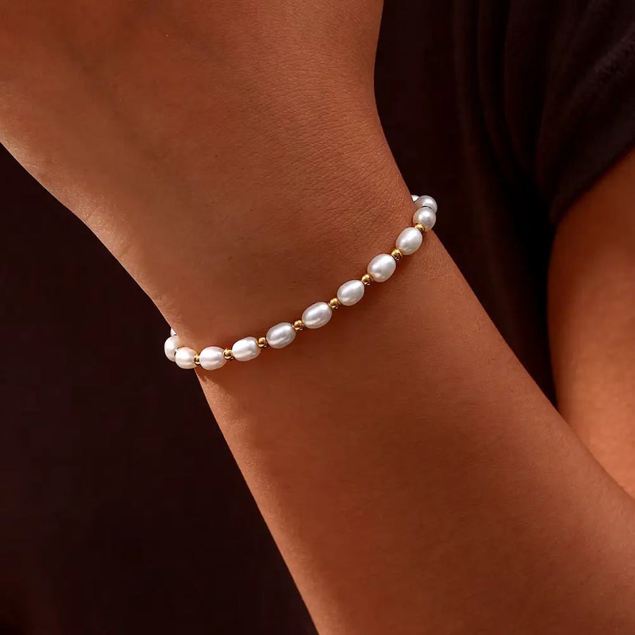 Pulseira Elegante com Pérolas e Dourado