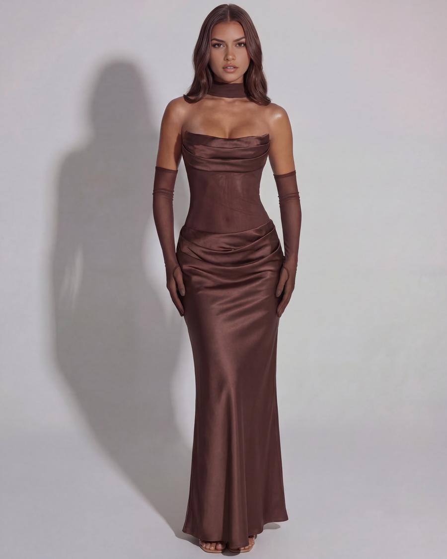 Vestido longo acetinado com decote drapeado