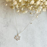 Élégant collier patte argenté – Acier inoxydable