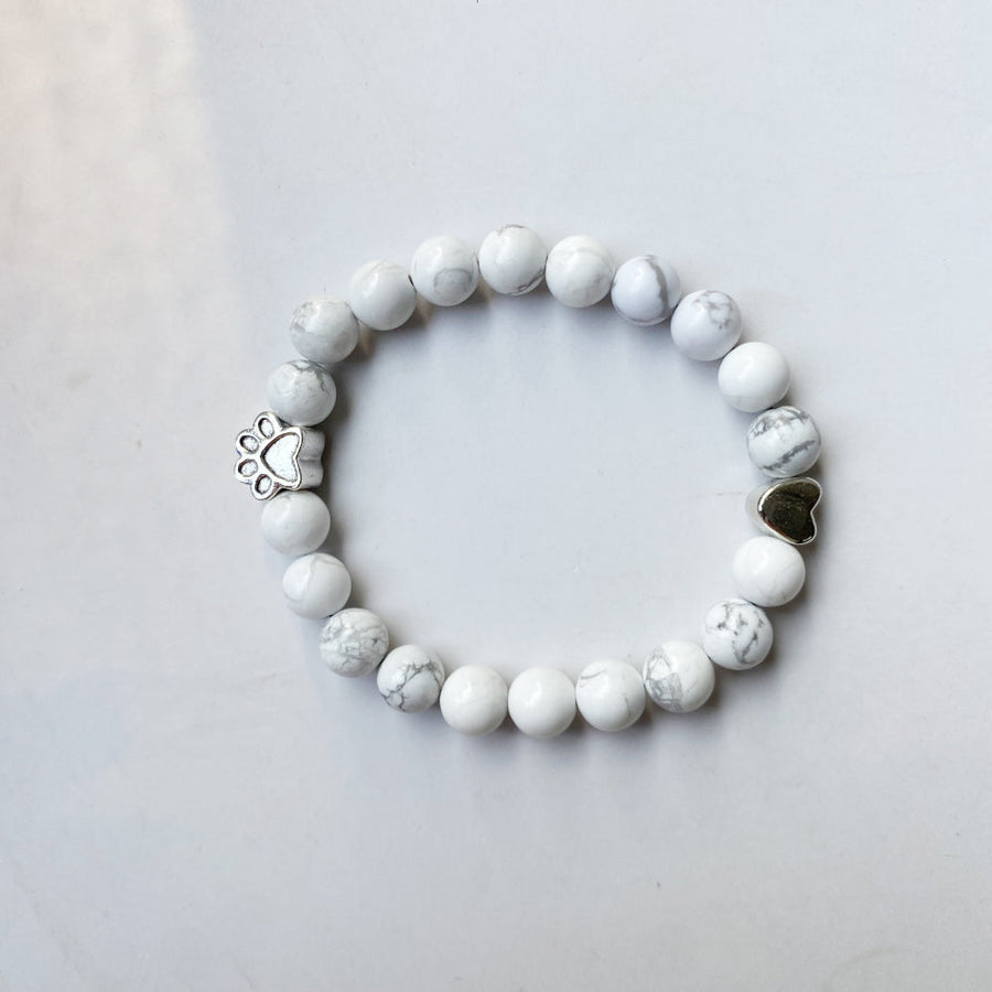 Pulseira em Pedra Natural com Berloques Patinha e Coração