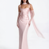Vestido longo acetinado com decote quadrado