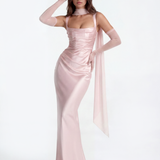 Vestido longo acetinado com decote quadrado