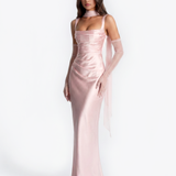 Vestido longo acetinado com decote quadrado