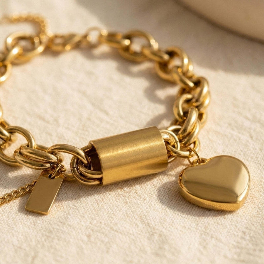 Pulseira Dourada de Elos com Corações