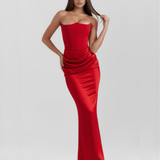 Vestido longo acetinado com decote tomara que caia