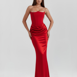 Vestido longo acetinado com decote tomara que caia