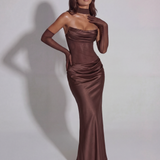 Vestido longo acetinado com decote drapeado