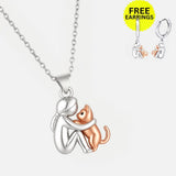 Collier Pendentif Câlin de Chat avec Boucles d'Oreilles Assorties en Cadeau – Offre à Durée Limitée