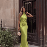 Vestido largo satinado con cuello halter