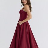Vestido midi com corpete e saia ampla