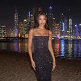 Vestido longo brilhante com alças finas