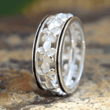 Anel Floral Branco Prateado