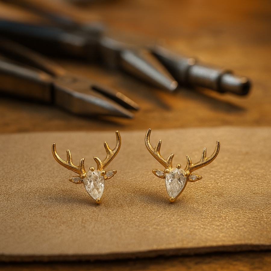 Boucles d'oreilles en bois de cerf avec zircons clairs