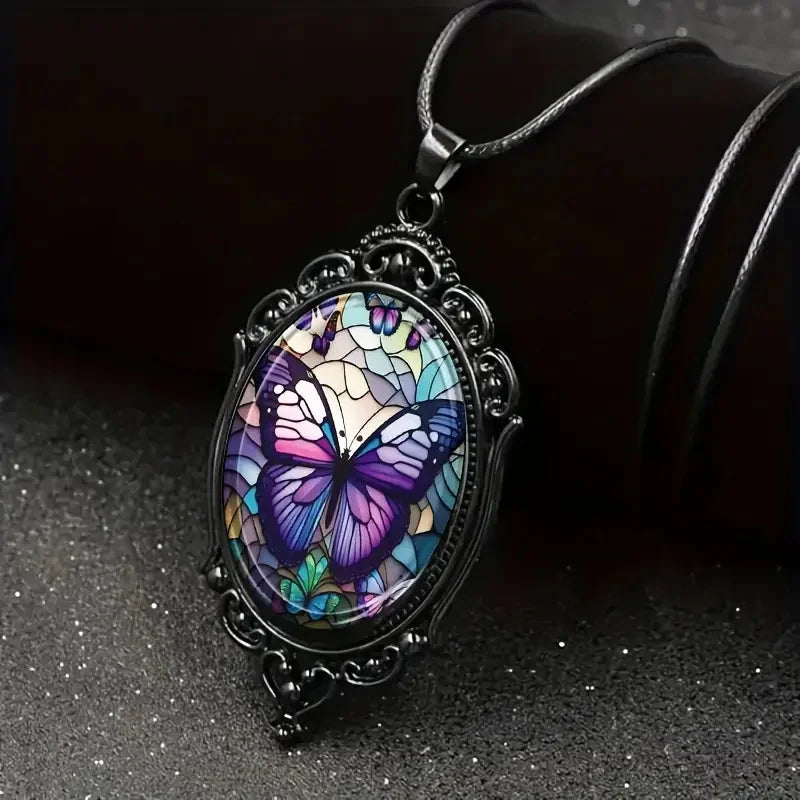 Collier pendentif papillon avec cristal violet