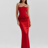 Vestido longo acetinado com decote tomara que caia