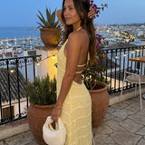 Vestido longo halter com textura plissada