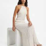Vestido longo halter com textura plissada