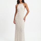Vestido longo halter com textura plissada