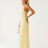 Vestido longo halter com textura plissada