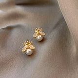 Boucles d'oreilles clous abeille perle – Bijoux élégants dorés pour femmes