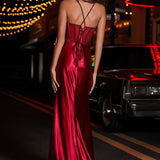 Leonor | Vestido comprido em cetim plissado com decote coração