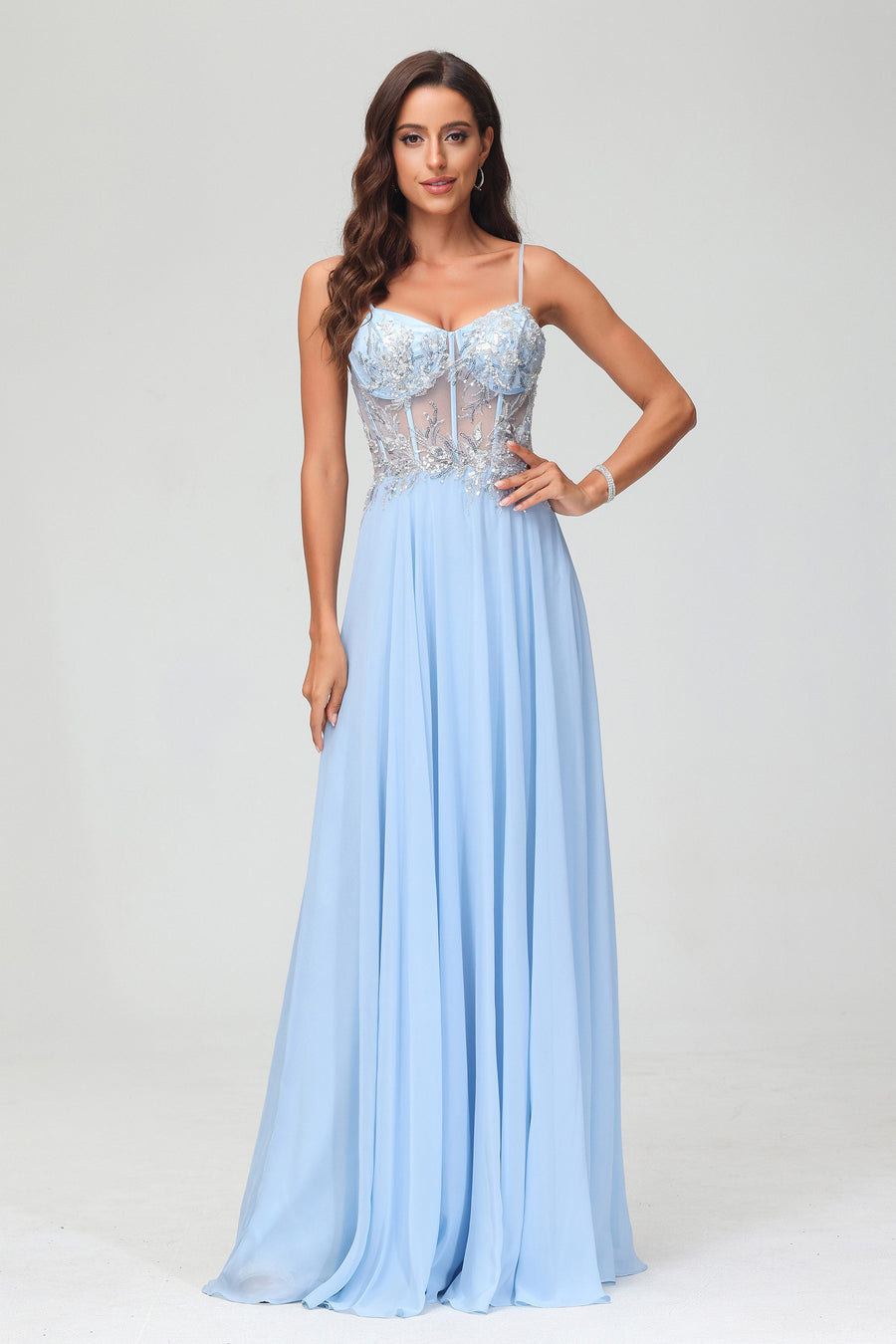 Carolina | Vestido comprido em chiffon transparente evasê com aplicações