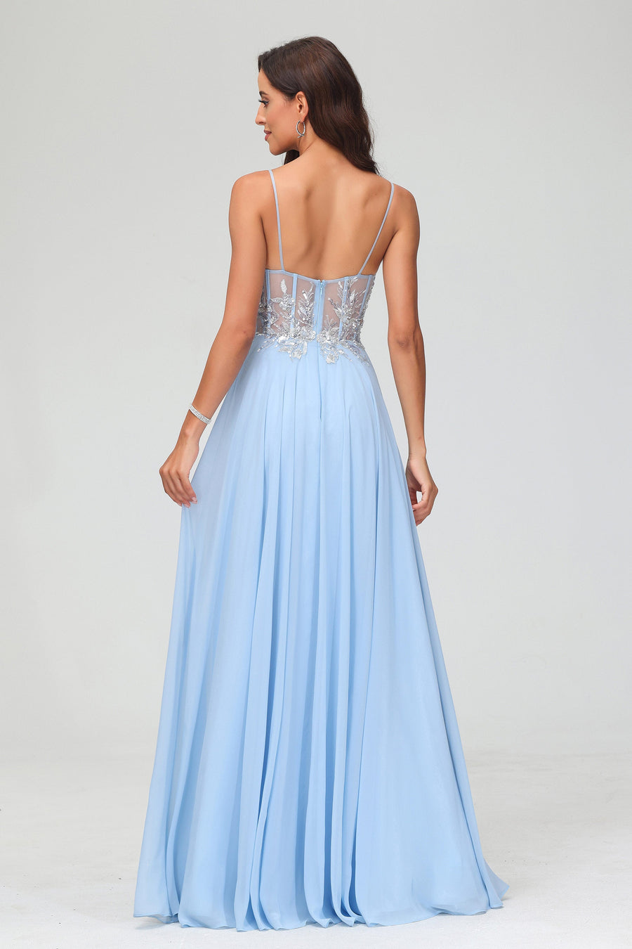 Carolina | Vestido comprido em chiffon transparente evasê com aplicações
