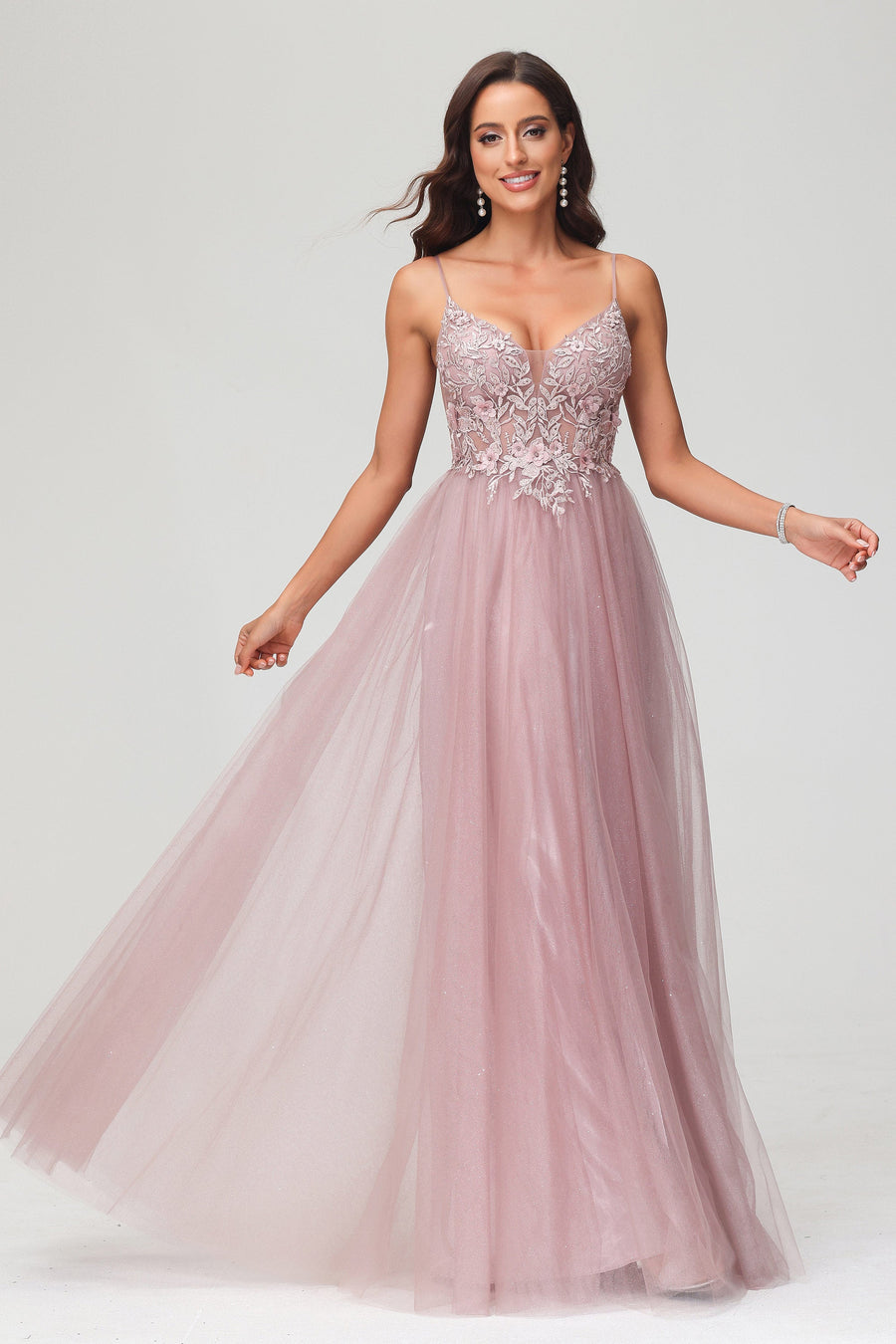 Flávia | Vestido comprido em tule com aplicações transparentes com decote em V e strass