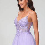 Flávia | Vestido comprido em tule com aplicações transparentes com decote em V e strass