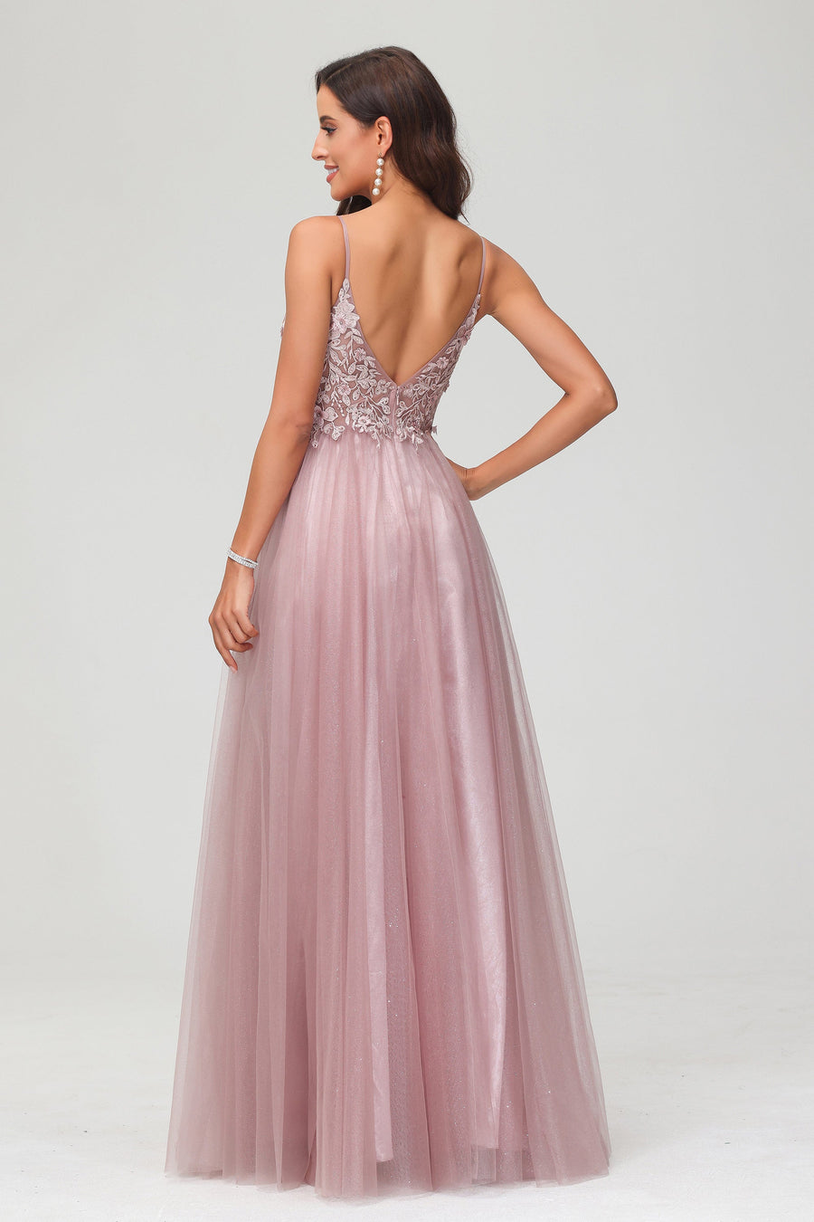 Flávia | Vestido comprido em tule com aplicações transparentes com decote em V e strass