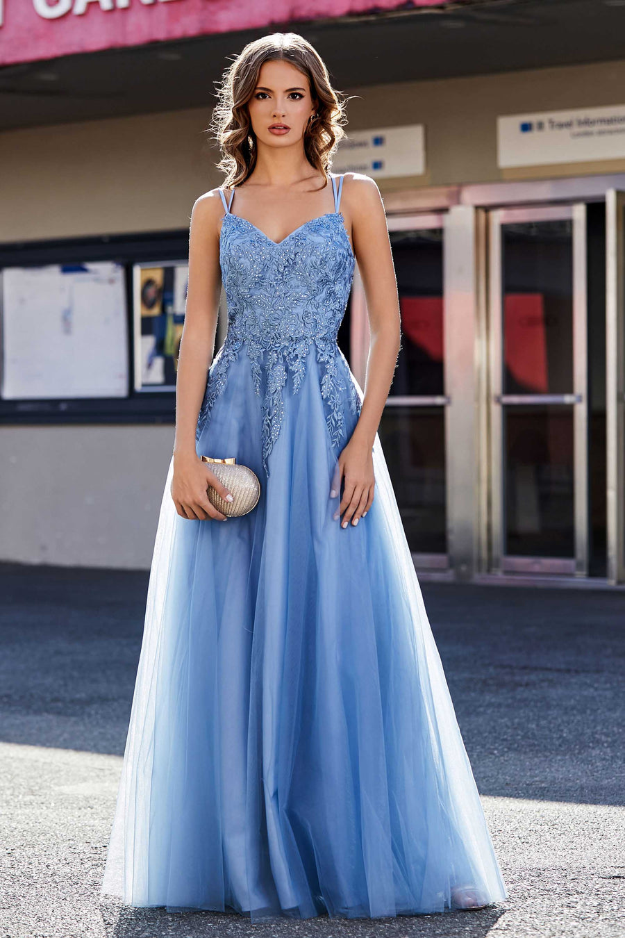 Micaela | Vestido evasê com corpete em renda aplicada