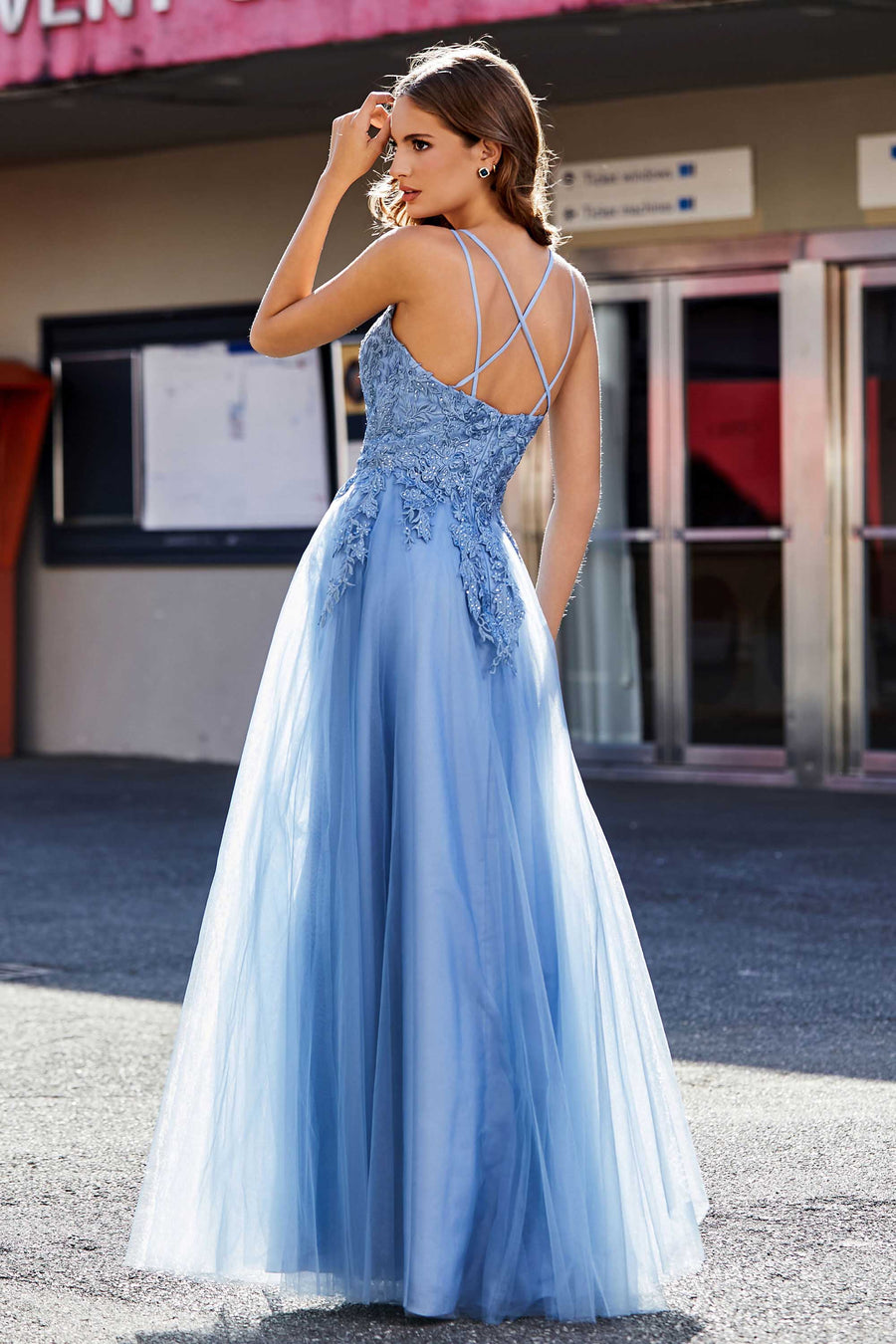 Micaela | Vestido evasê com corpete em renda aplicada