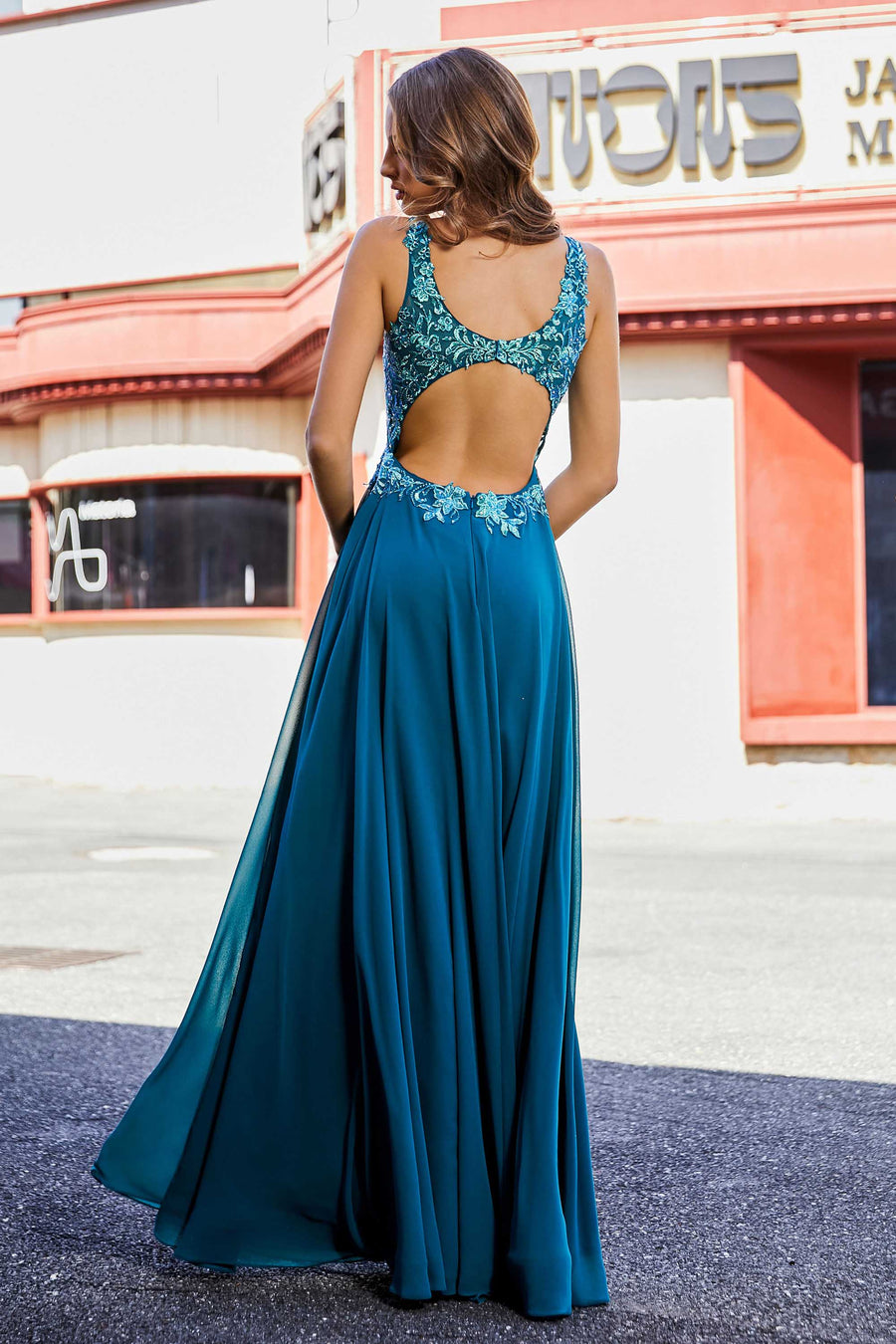 Brígida | Vestido comprido em chiffon com renda aplicada e saia até ao chão