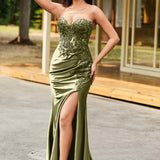 Margarida | Vestido de gala com decote coração e cauda com pregas