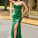 Margarida | Vestido de gala com decote coração e cauda com pregas