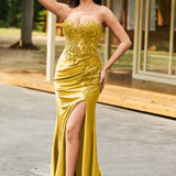 Margarida | Vestido de gala com decote coração e cauda com pregas