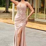 Margarida | Vestido de gala com decote coração e cauda com pregas