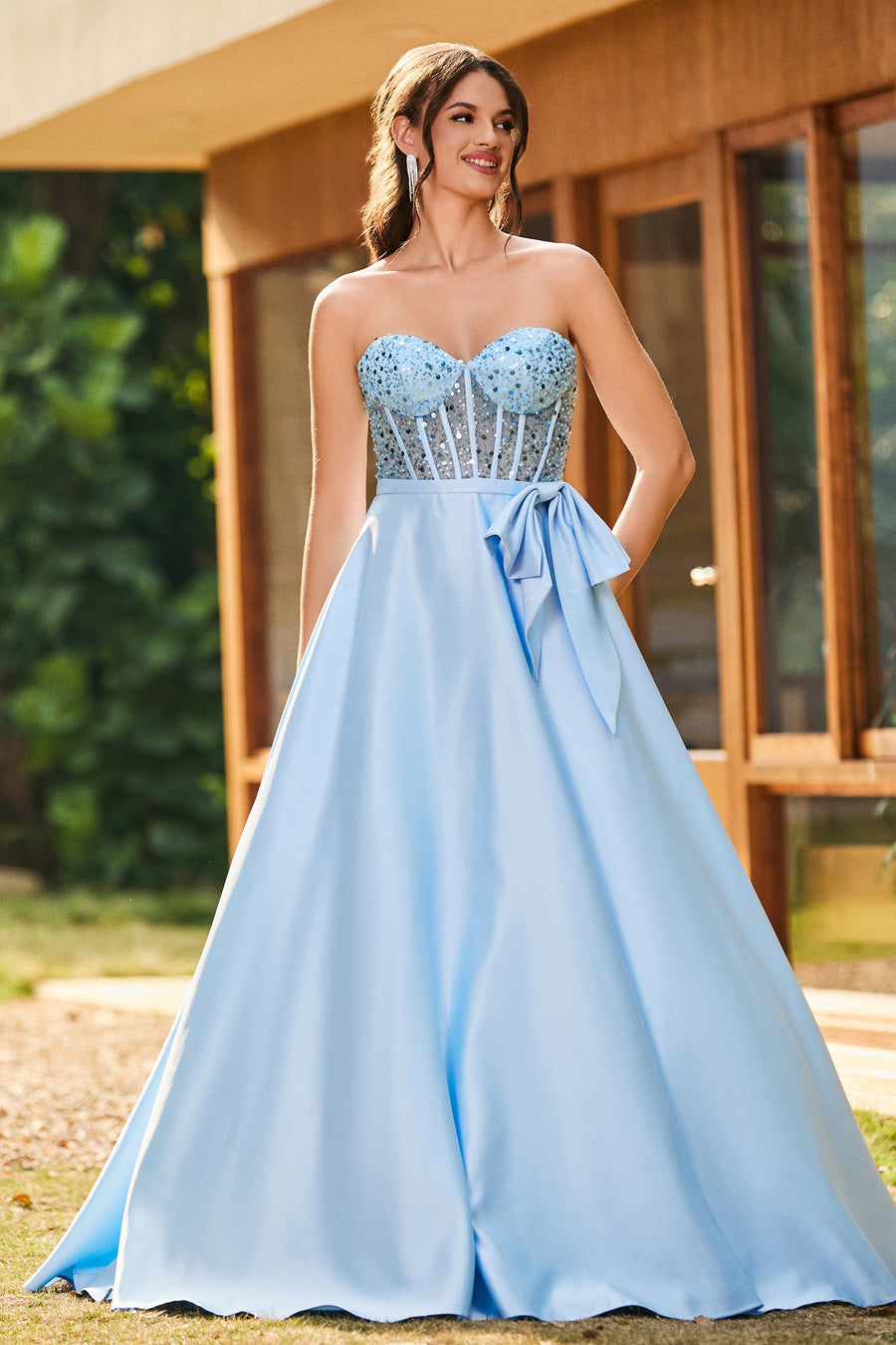 Bruna | Vestido comprido em cetim evasê com top em lantejoulas e decote coração