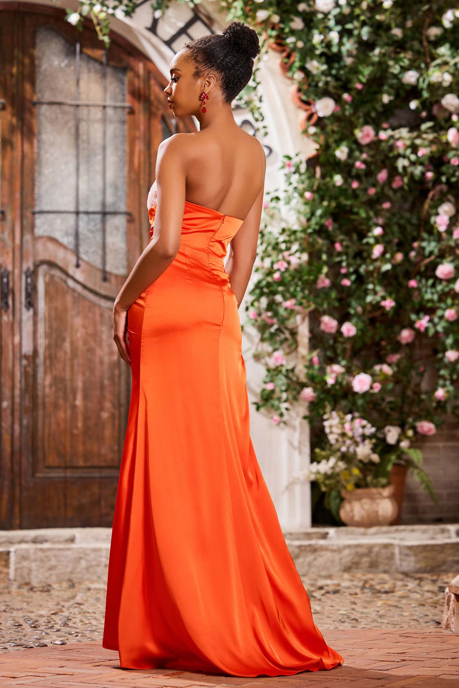 Isabel | Vestido missangas coração plissado racha cauda em roda