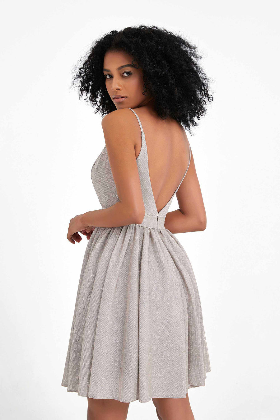 Elsa | Vestido curto brilhante prateado com alças