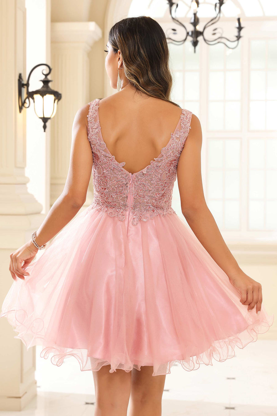 Sofia | Vestido curto em tule transparente com decote em V