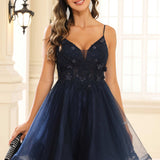 Xénia | Vestido curto em tule com brilhantes com decote em V e aplicações
