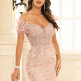 Laura | Vestido curto justo com aplicações transparentes e ombros descobertos