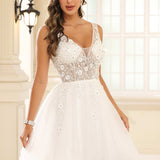 Júlia | Vestido curto em tule evasê com strass transparentes com decote em V